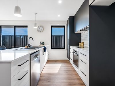 2 / 16 Connemara Close, Legana