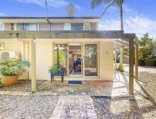 Ideal Unit in Small Gated Complex - Prime Location! image 5