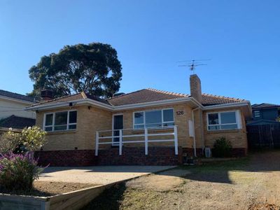 126 Huntingdale Road, Mount Waverley