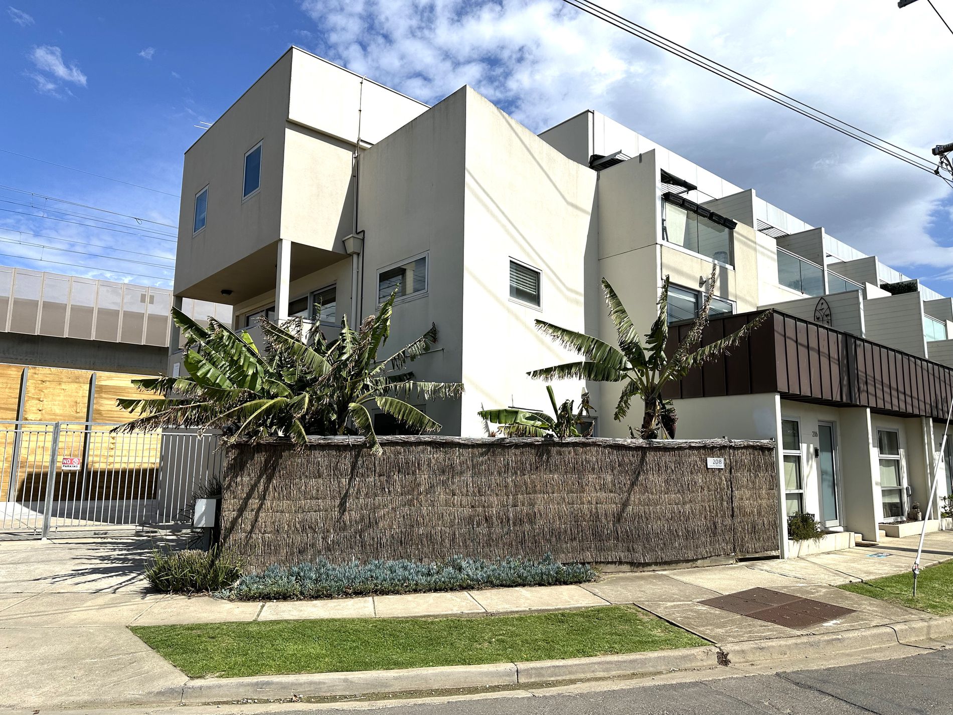 208 Como Pde East, Parkdale
