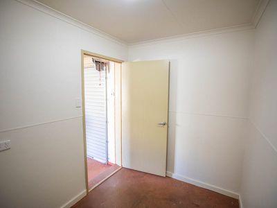 50 Giles Avenue, Newman