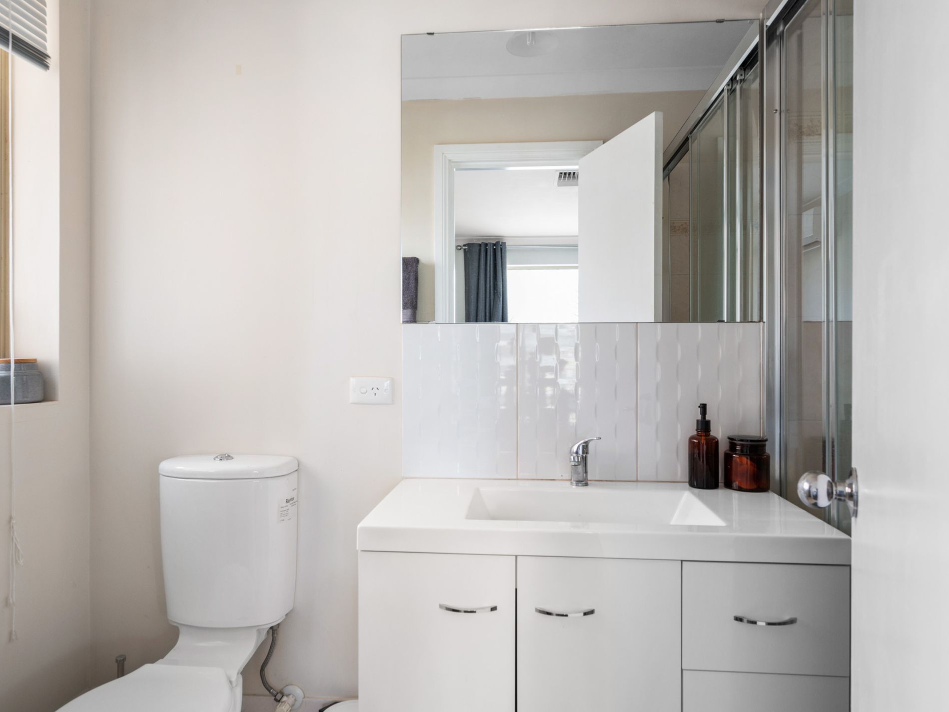 2 / 4 Nepean Grove, Hannans