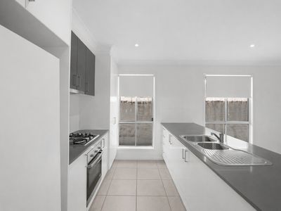 7 Ron Grant Lane, Caboolture South