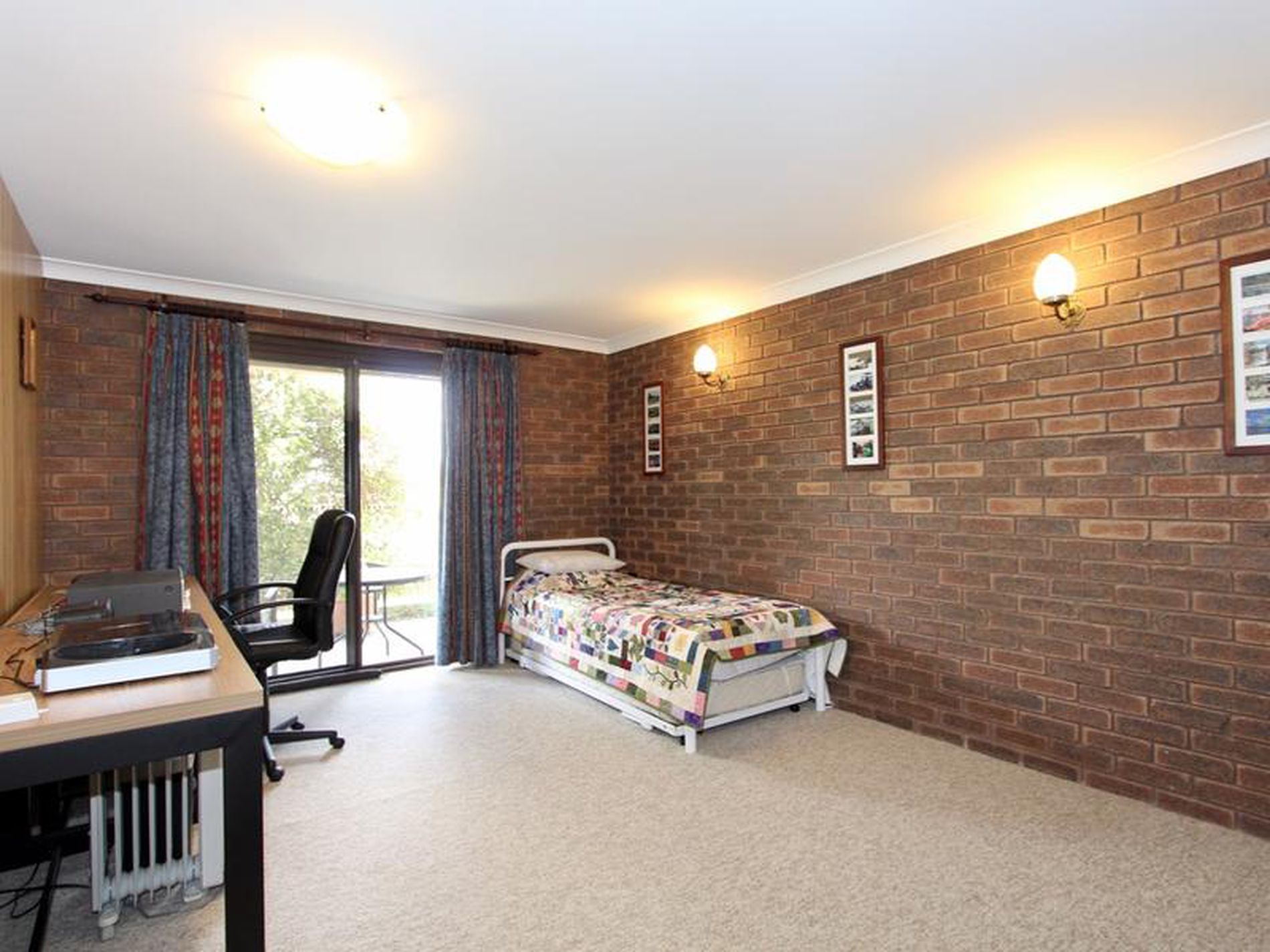 11 Dunrossil Crescent, West Bathurst