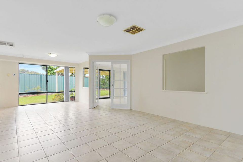10 Bluefields Parkway , Port Kennedy