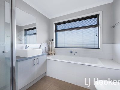 14 Rocket Lane, Cranbourne North