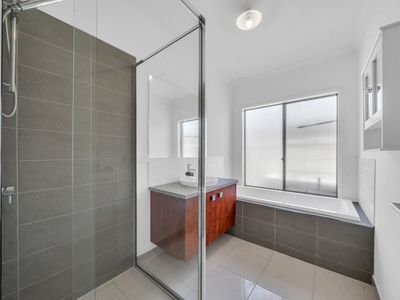 5 Swiss Way, Manor Lakes
