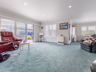 2 Jeannie Way, Waikanae Beach