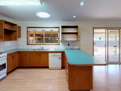 18 Davidson Drive, Dubbo