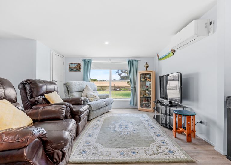 17 Beach Road, Portland