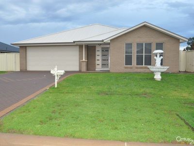 17 William Farrier Drive, Dubbo