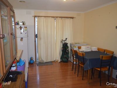 1 / 6 Gray Street, Cranbourne North