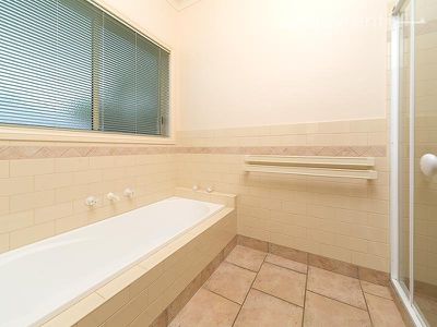2 FENWICK COURT, Wodonga