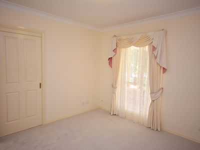 16 Hillcrest Place, Dubbo