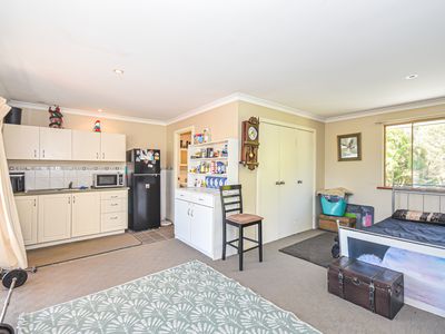 4 Carnegie Place, Greenfields