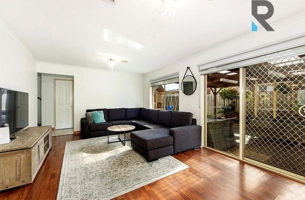 13 Hammond Place, Roxburgh Park