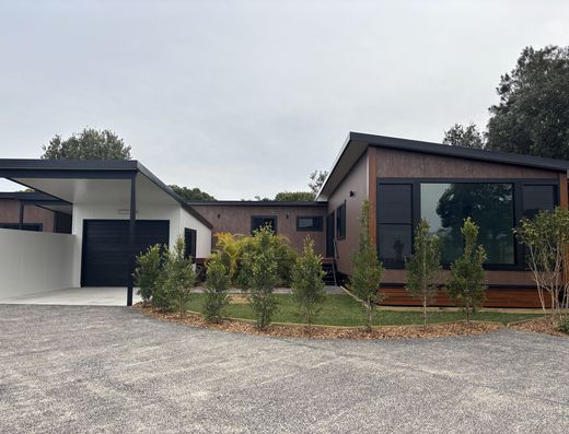 Stunning Duplex For Rent