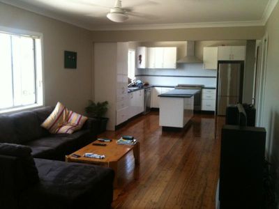 18 Mount Street, Mount Saint Thomas