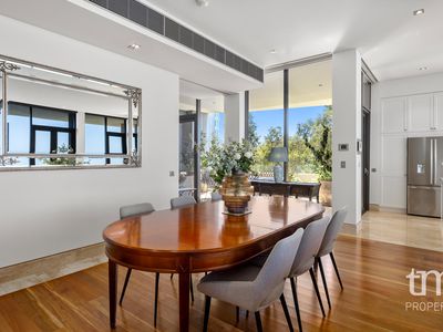 9 / 8 Mounts Bay Road, Crawley