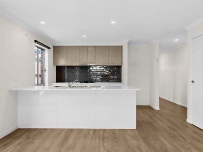 78 Lincoln Avenue, Officer