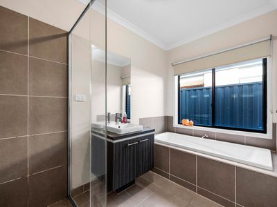 5 Capricornus Crescent, Tarneit