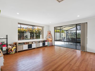10 Teague Way, Lakelands