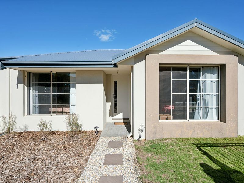 128 Lake Valley Drive, Lakelands