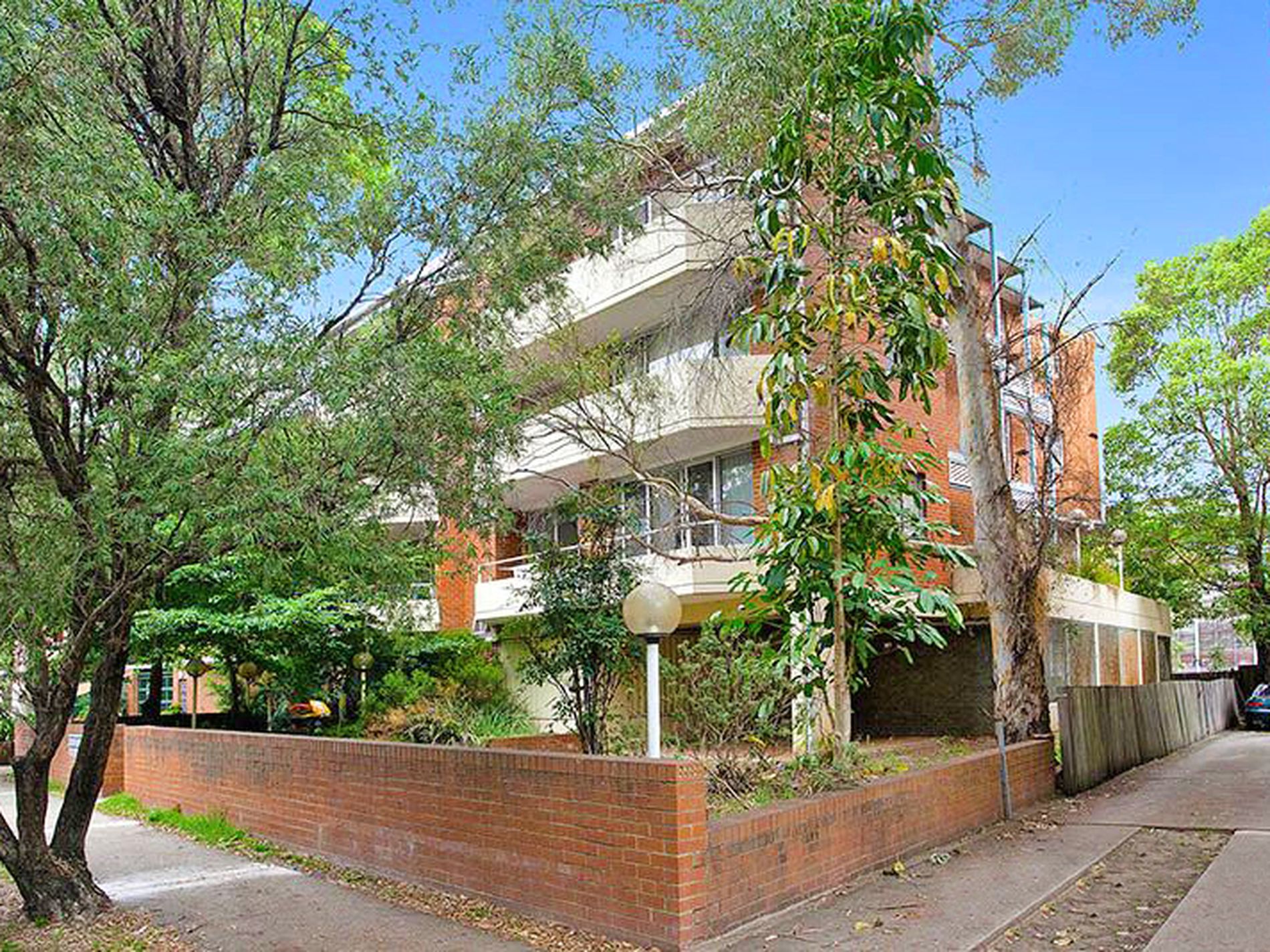 1 / 33 The Strand, Rockdale