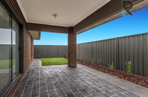 28 Emblem Way, Craigieburn