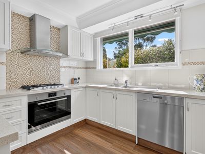 29 Threadbow Crescent, Wheelers Hill