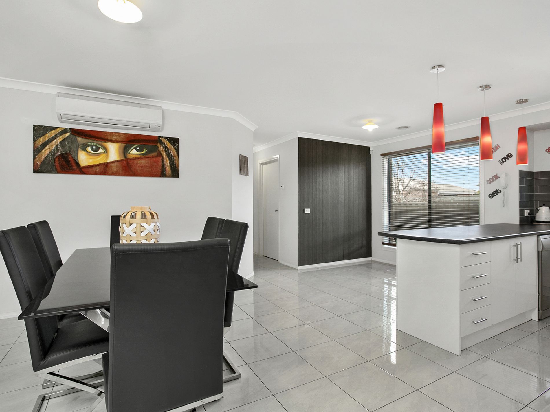 8 Yarraman Road, Manor Lakes