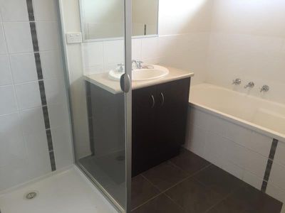 32 Kerford Crescent, Point Cook