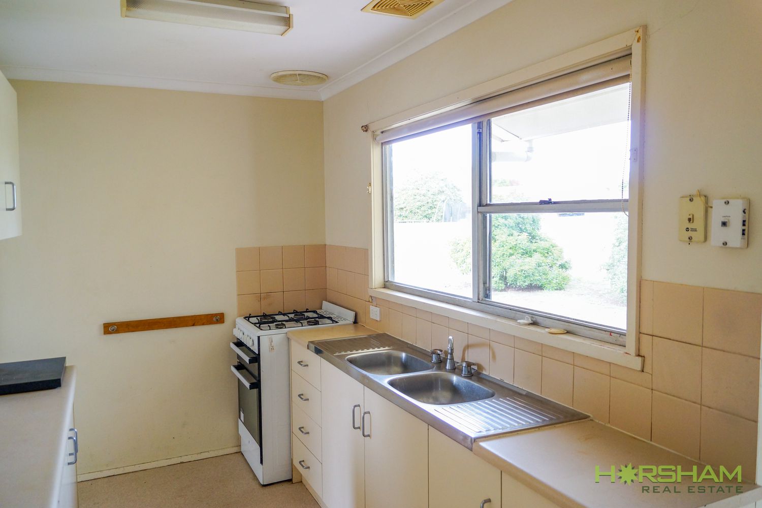 8 Shirley Street, Horsham