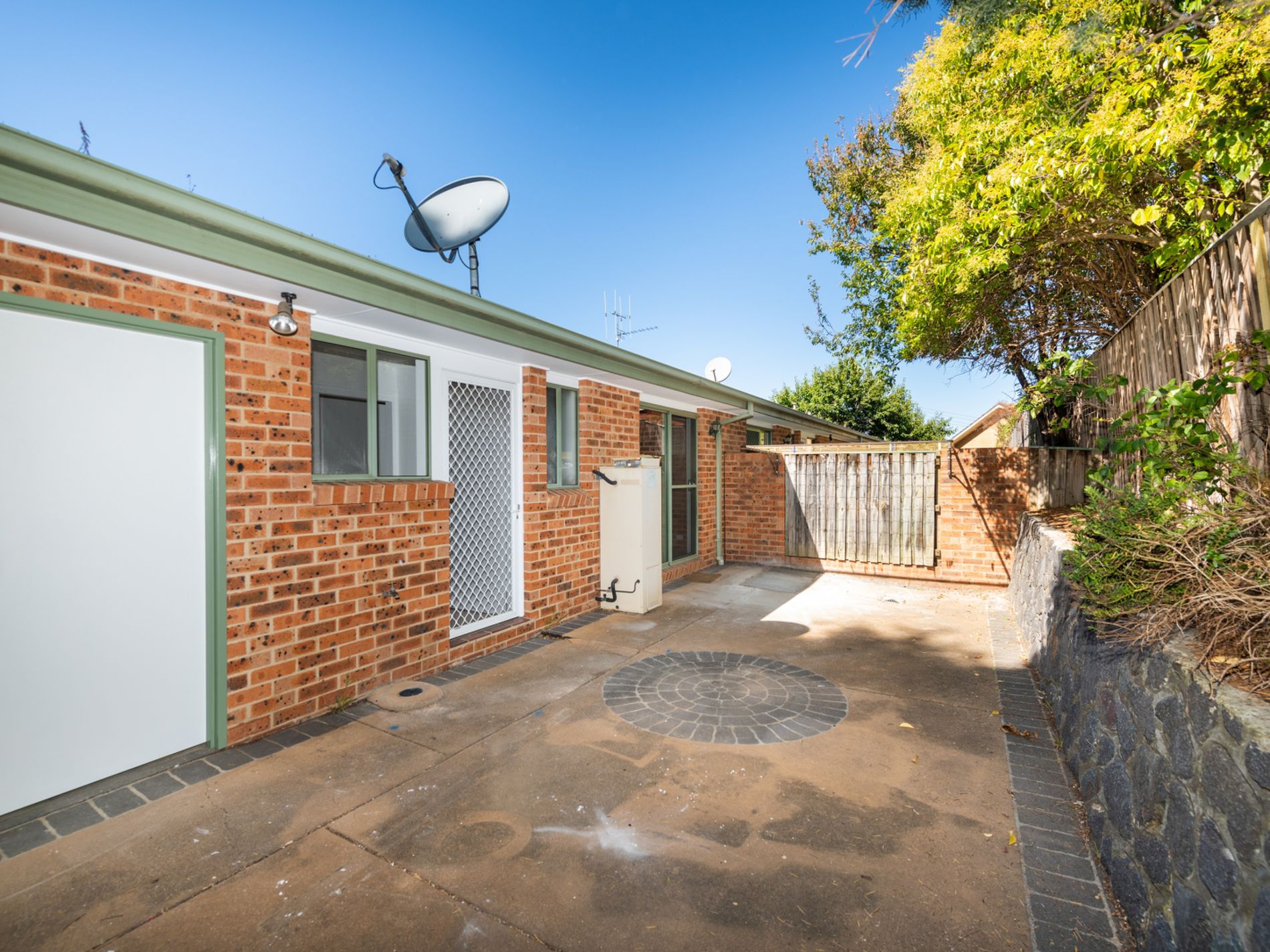 2 / 1 Blackall Avenue, Crestwood