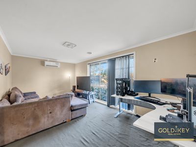10 Pardalote Close, Werribee