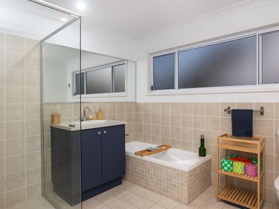 46 Sunset Strip, Manyana