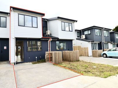 8 Serpent road , Flat Bush