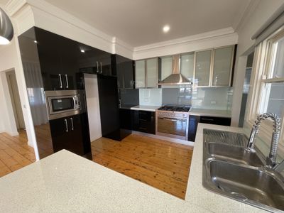 2 Nerissa Grove, Oak Park