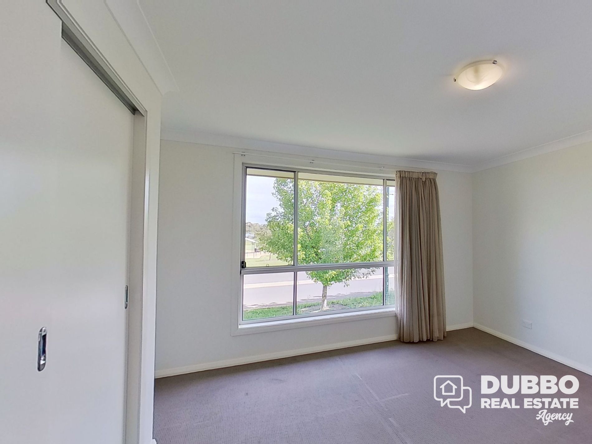 24 Dalbeattie Crescent, Dubbo