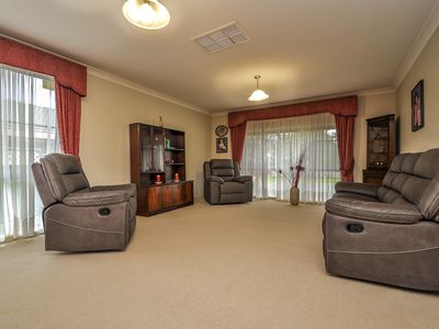 24 Pinehurst Ave, Dubbo