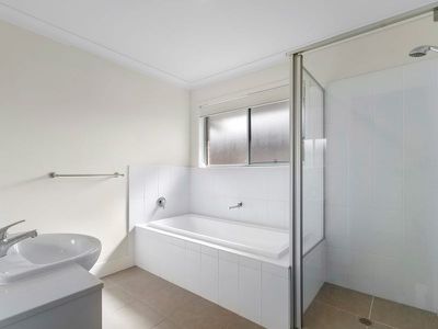 9 Helmore Road, Jacobs Well