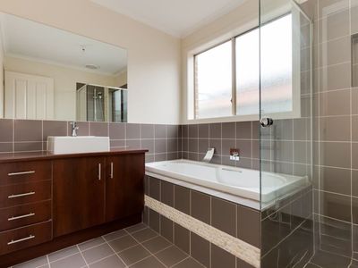 18 Tyndall Street, Cranbourne East