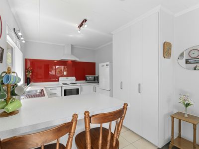 52 Pine Avenue, Ebdentown