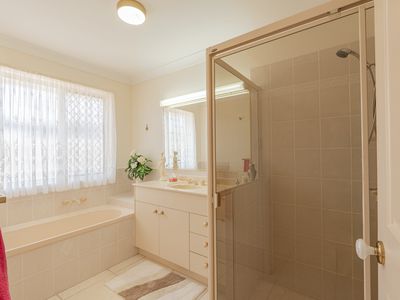 28 Kalowendha Avenue, Pelican Waters