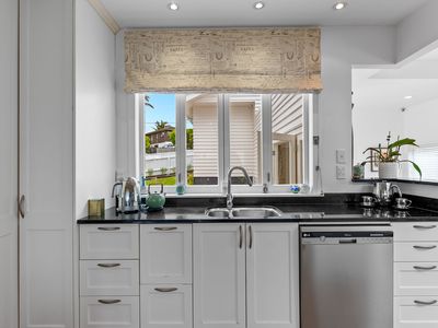 15 Seaview Road, Castor Bay