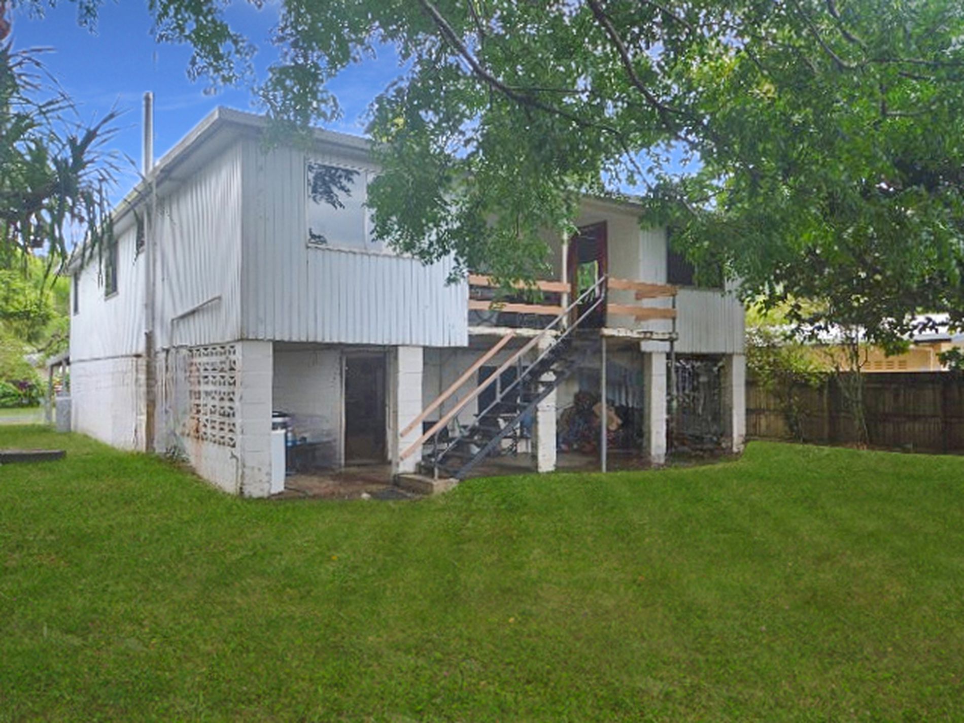 8 FELDT STREET, Flying Fish Point