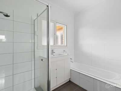20 Sinclair Road, Bayswater