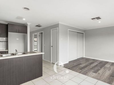 2 / 10 Raymond George Place, Lara