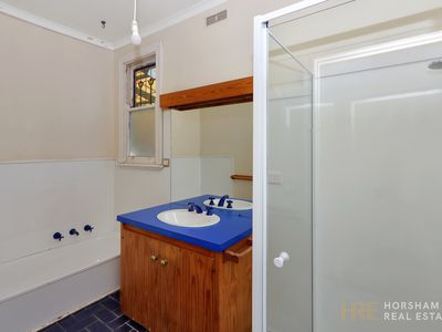 9 Henry Street, Horsham