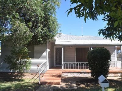 6 Calarie Road, Forbes